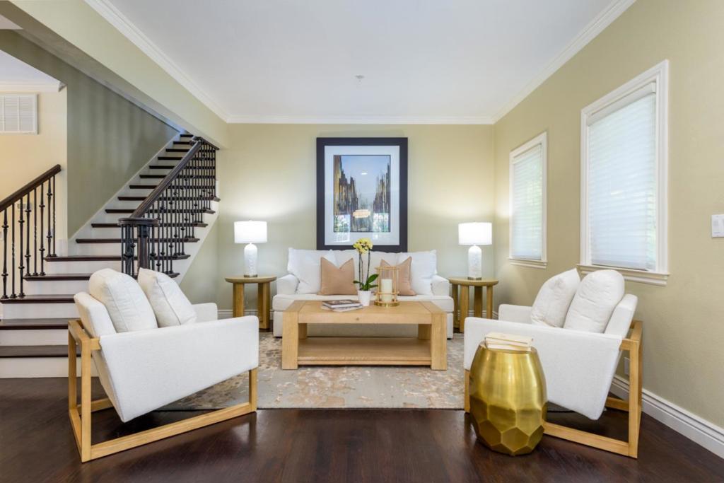 49 W Summit Drive