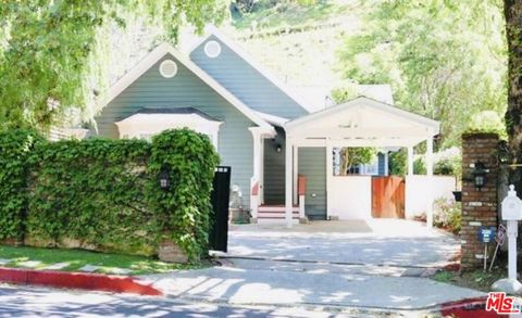 Photo of 818 N Beverly Glen Boulevard, Los Angeles, CA 90077 (MLS # 26671709)