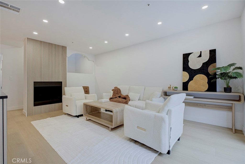 15044 Nordhoff Street 8, North Hills CA 91343