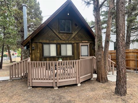 Photo of 301 E Angeles BLVD, Big Bear City, CA 92314 (MLS # CV26145602)