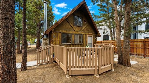Photo of 301 E Angeles BLVD, Big Bear City, CA 92314 (MLS # CV26145602)