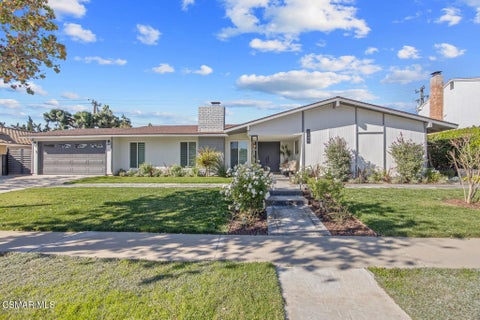 Photo of 1449 Norwich Avenue, Thousand Oaks, CA 91360 (MLS # 226004917)