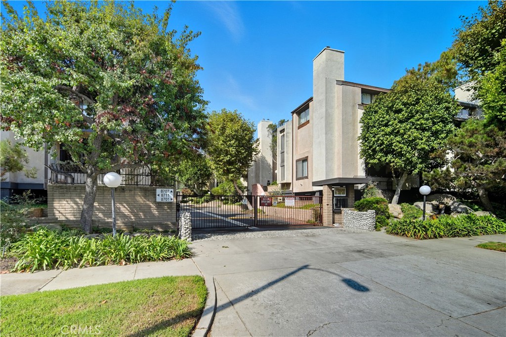 This single-story 2 bed/2 bath end unit in SeaGate Village features a desirable dual-primary floor plan with an open kitchen and living space. The dual-suite layout provides privacy and flexibility, while the living and dining areas flow seamlessly to a spacious private patio. A cozy fireplace adds warmth to the living room. The unit also offers stackable laundry with additional storage. Upgrades include an eco-friendly Nest thermostat, vinyl flooring, a freshly painted interior, and an updated kitchen with quartz countertops. SeaGate Village provides resort-style amenities, including two pools, spas, tennis courts, and lush pathways with mature trees and running streams. It’s a serene, gated retreat in the heart of Playa Del Rey. You’ll love being minutes from local restaurants, shops, and the beach. With close proximity to Playa Vista, Marina Del Rey, the South Bay, and the Westside, this location delivers the best of LA living with a true neighborhood feel!