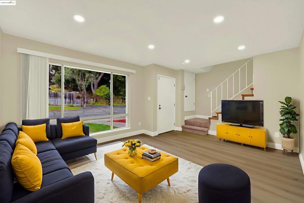 HILLTOP GREEN - Residential