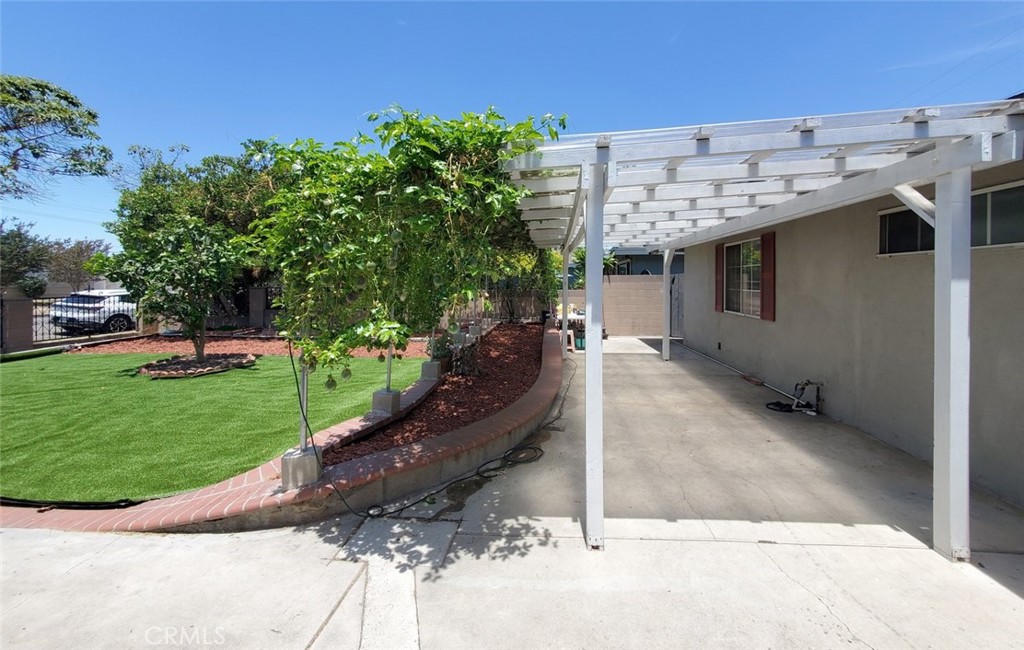 1217 S Huron