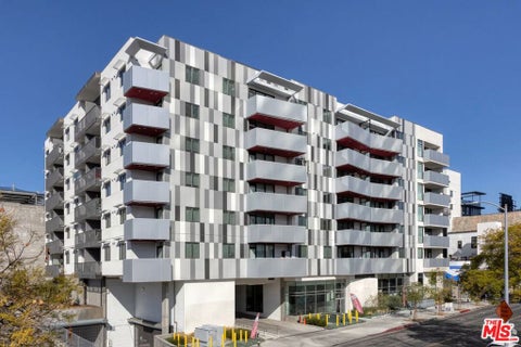 Photo of 3640 Wilshire Boulevard #629, Los Angeles, CA 90010 (MLS # 26990703)