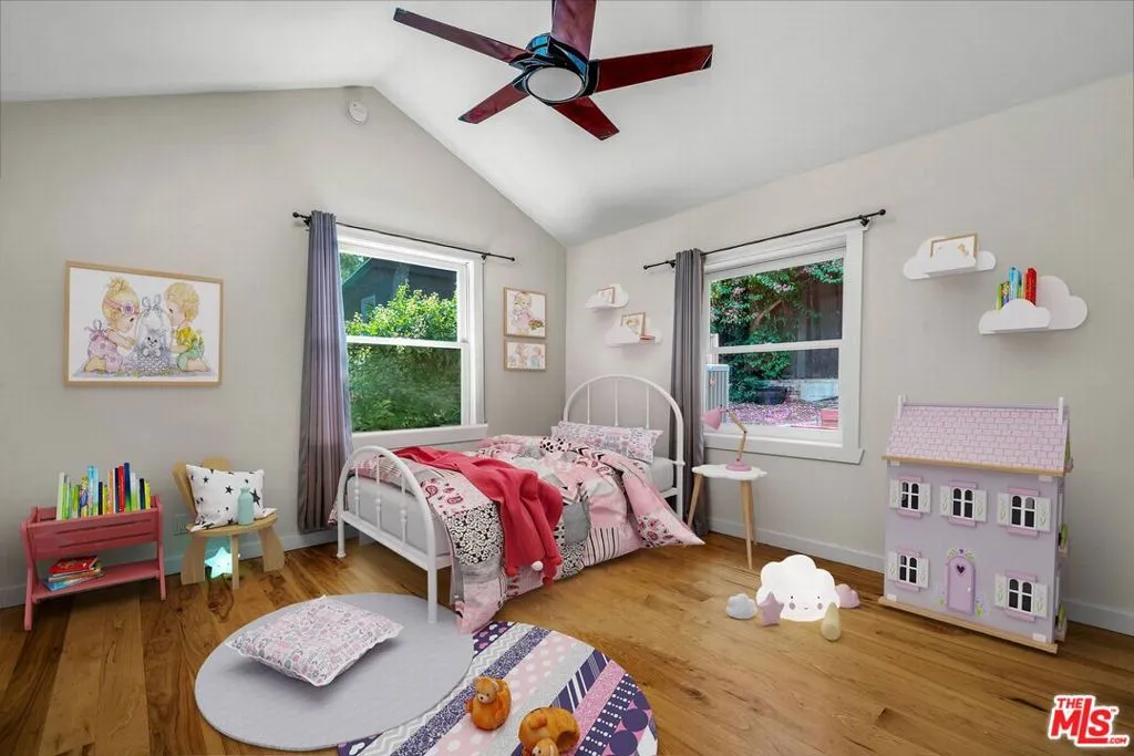 Los Angeles, California 90046, United States, 3 Bedrooms Bedrooms, ,3 BathroomsBathrooms,Residential,Active,201166