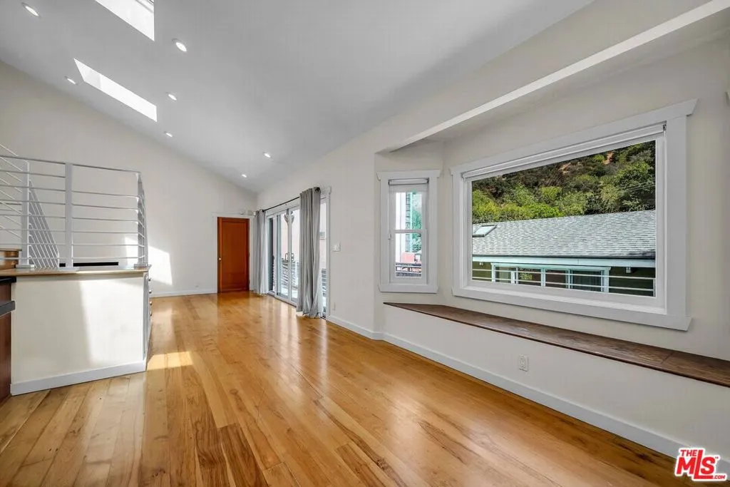 Los Angeles, California 90046, United States, 3 Bedrooms Bedrooms, ,3 BathroomsBathrooms,Residential,Active,201166