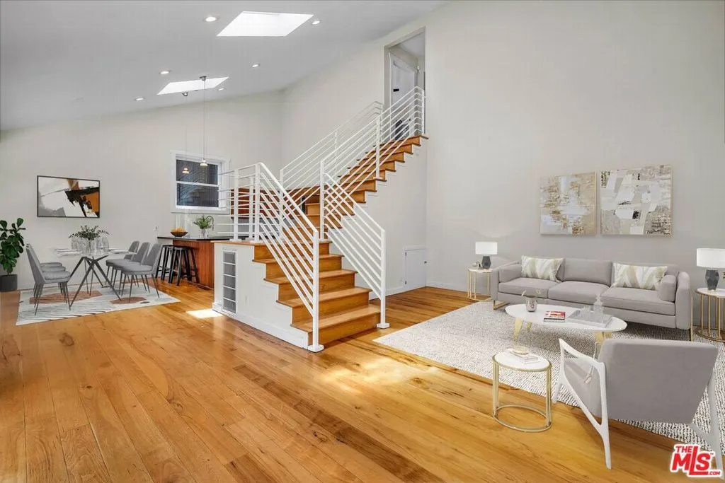 Los Angeles, California 90046, United States, 3 Bedrooms Bedrooms, ,3 BathroomsBathrooms,Residential,Active,201166