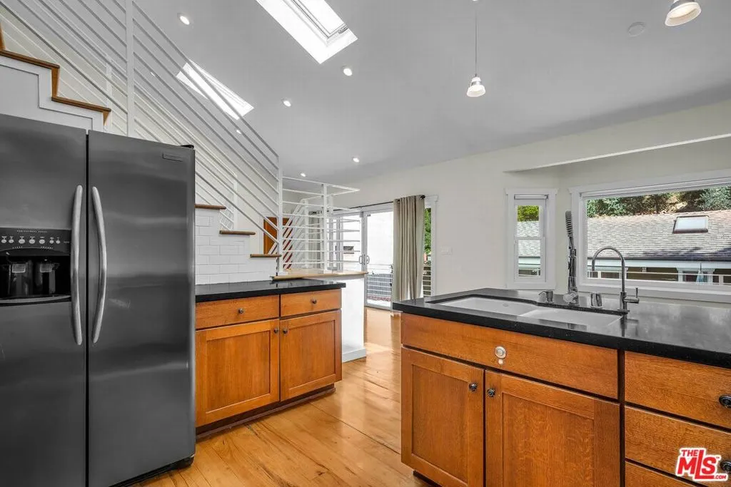 Los Angeles, California 90046, United States, 3 Bedrooms Bedrooms, ,3 BathroomsBathrooms,Residential,Active,201166