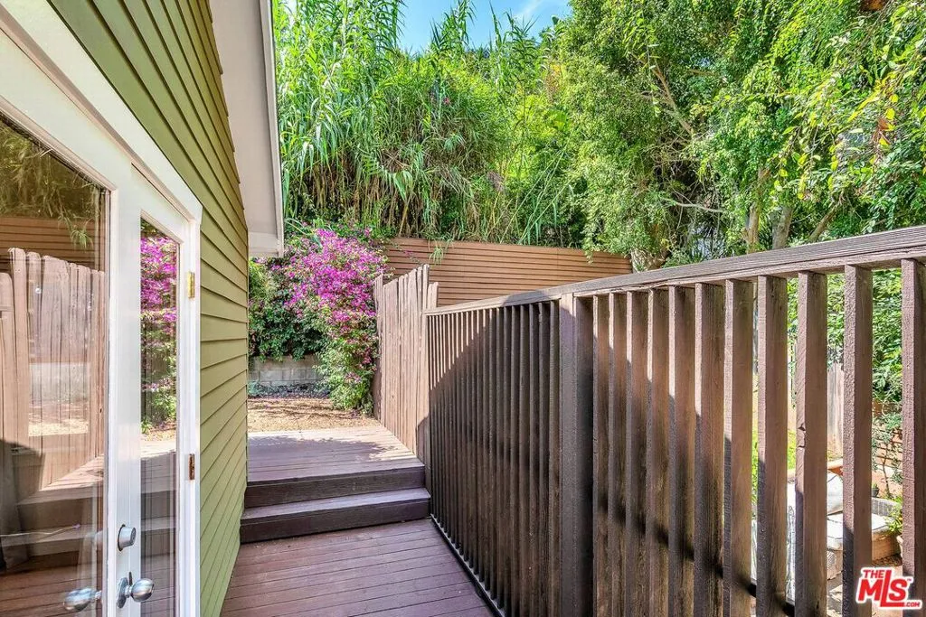 Los Angeles, California 90046, United States, 3 Bedrooms Bedrooms, ,3 BathroomsBathrooms,Residential,Active,201166