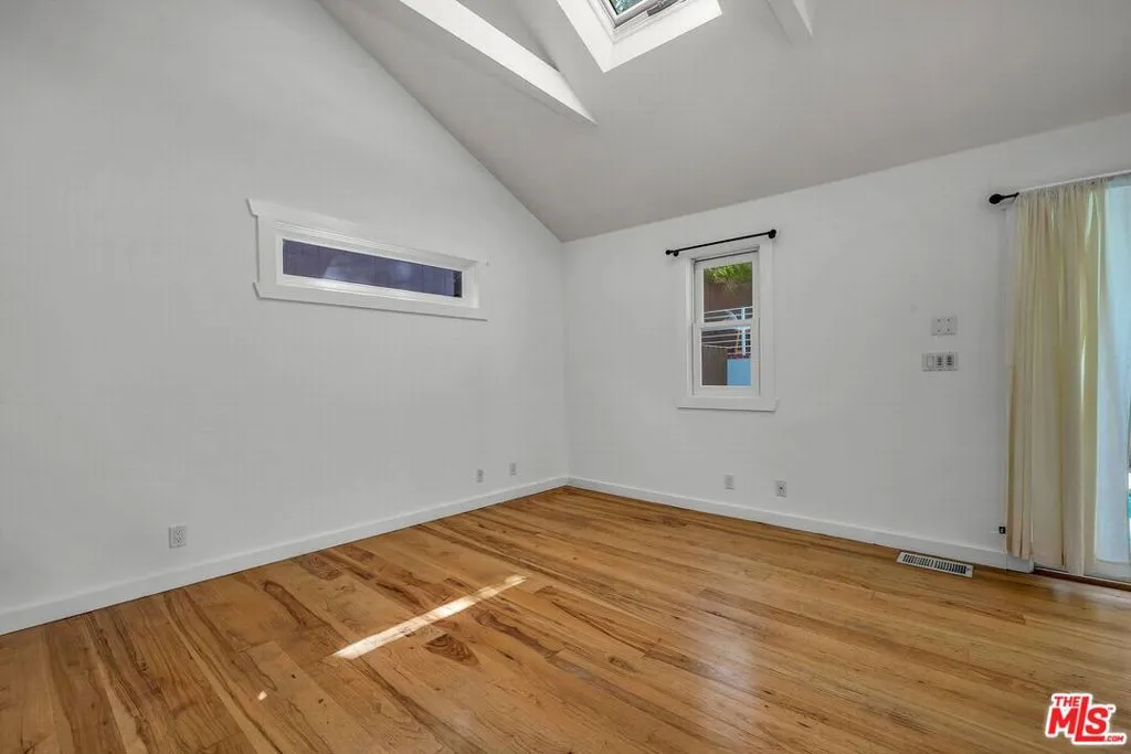 Los Angeles, California 90046, United States, 3 Bedrooms Bedrooms, ,3 BathroomsBathrooms,Residential,Active,201166