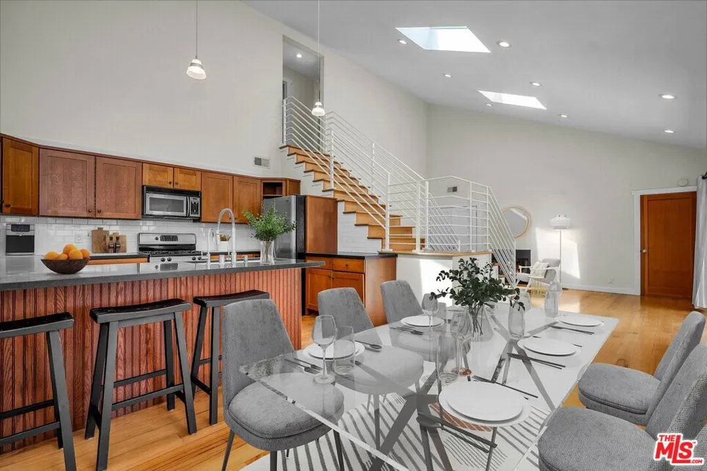 Los Angeles, California 90046, United States, 3 Bedrooms Bedrooms, ,3 BathroomsBathrooms,Residential,Active,201166