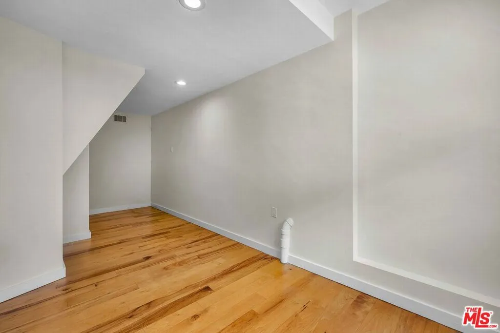 Los Angeles, California 90046, United States, 3 Bedrooms Bedrooms, ,3 BathroomsBathrooms,Residential,Active,201166