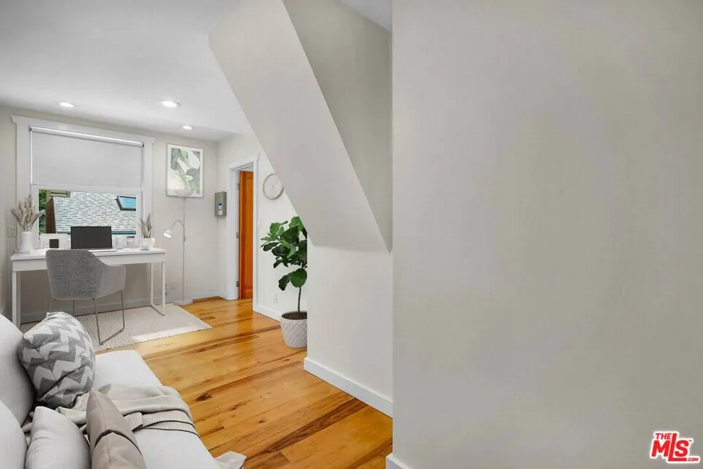 Los Angeles, California 90046, United States, 3 Bedrooms Bedrooms, ,3 BathroomsBathrooms,Residential,Active,201166