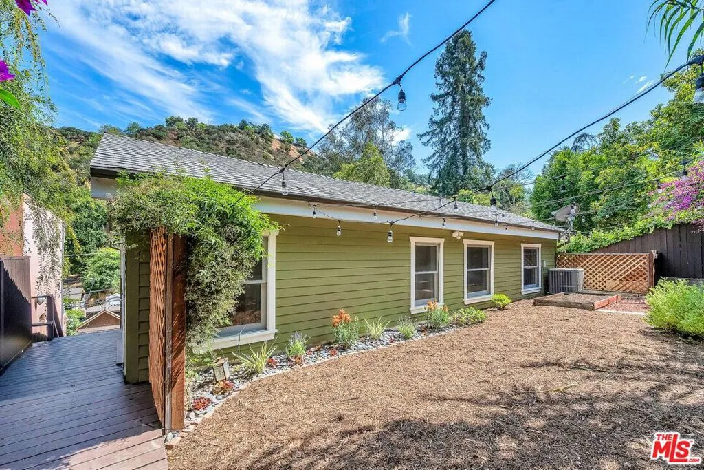 Los Angeles, California 90046, United States, 3 Bedrooms Bedrooms, ,3 BathroomsBathrooms,Residential,Active,201166