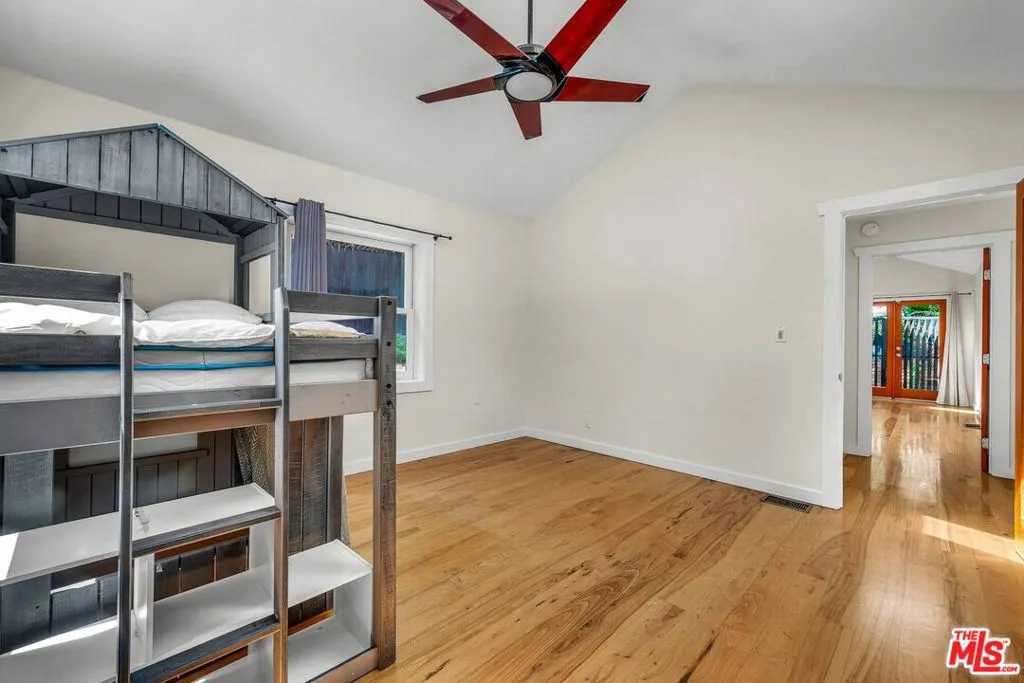 Los Angeles, California 90046, United States, 3 Bedrooms Bedrooms, ,3 BathroomsBathrooms,Residential,Active,201166