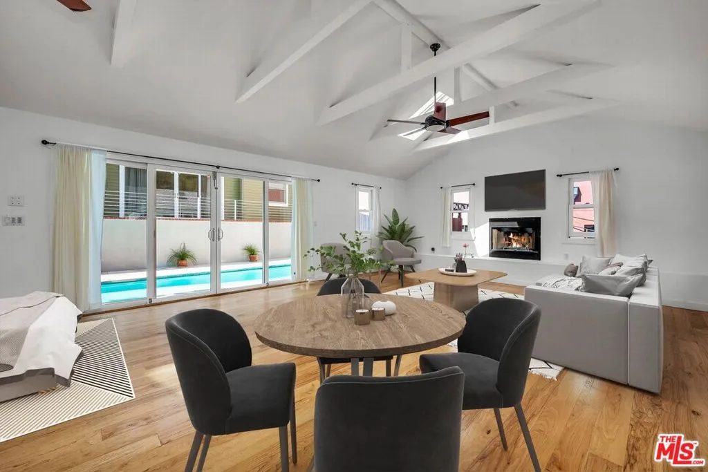 Los Angeles, California 90046, United States, 3 Bedrooms Bedrooms, ,3 BathroomsBathrooms,Residential,Active,201166