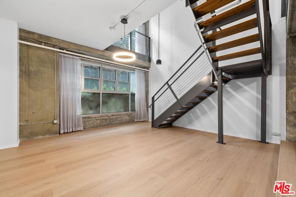 510 S Hewitt Street 104