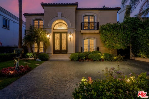 Photo of 204 Foothill Road, Beverly Hills, CA 90210 (MLS # 26833369)