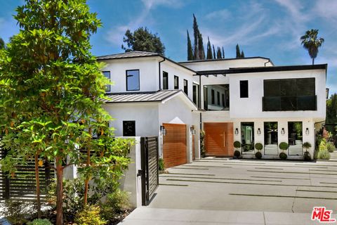 Photo of 4544 Woodley Avenue, Encino, CA 91436 (MLS # 25600165)