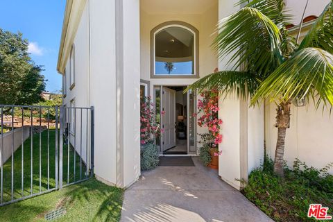 Photo of 28905 W Beach Lane, Malibu, CA 90265 (MLS # 26652439)