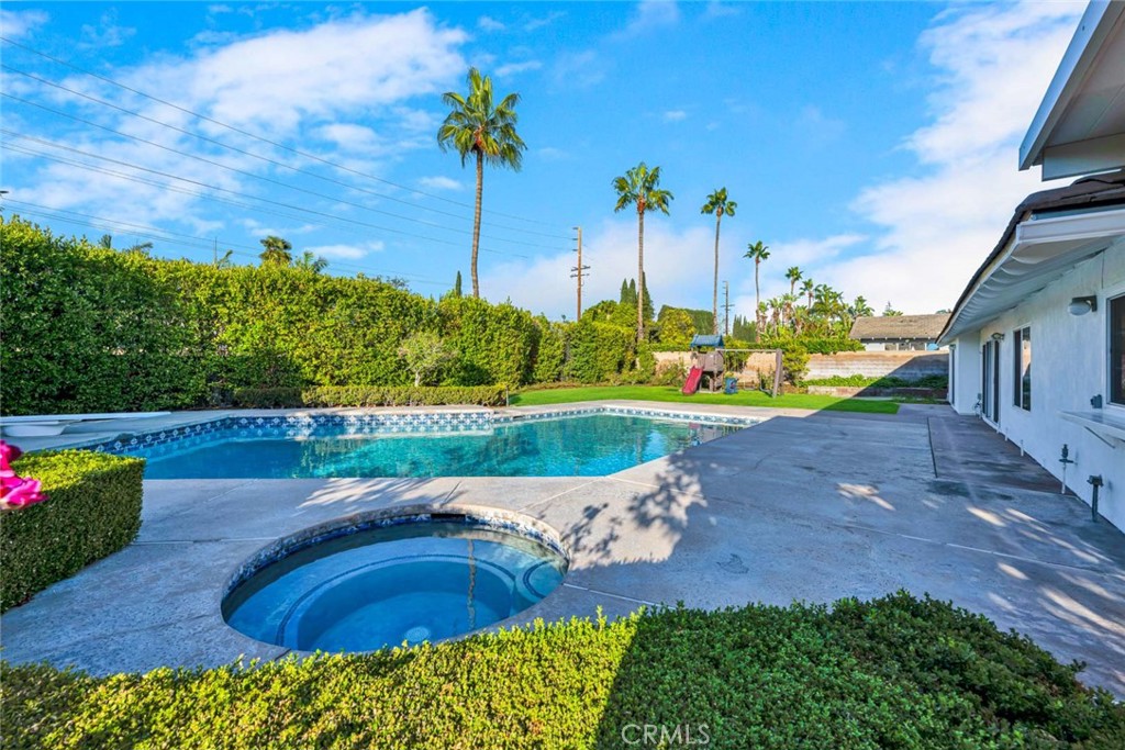 17801 Cardinal Circle