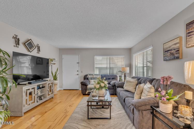 1340 E Hillcrest Drive 10