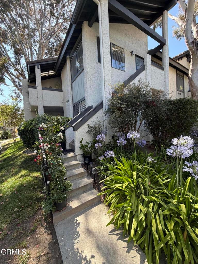 1340 E Hillcrest Drive 10