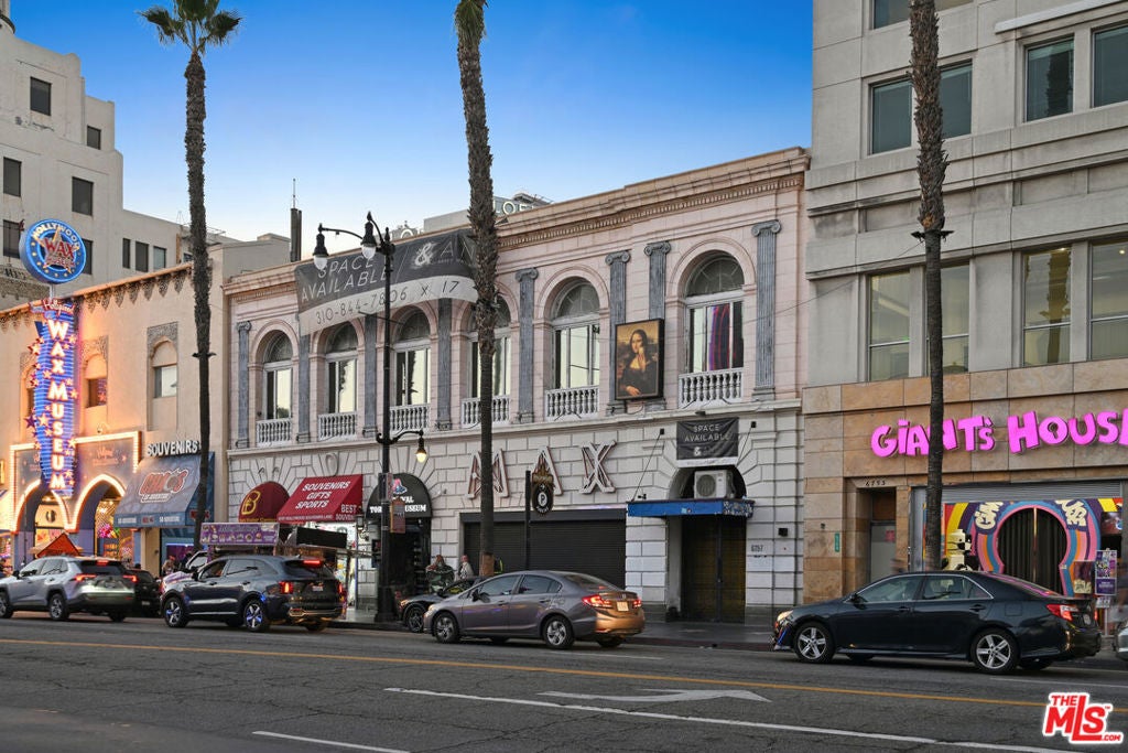 6757 W Hollywood Boulevard