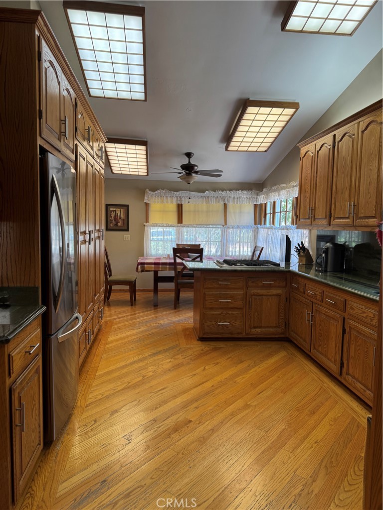 6552 Aqueduct Avenue