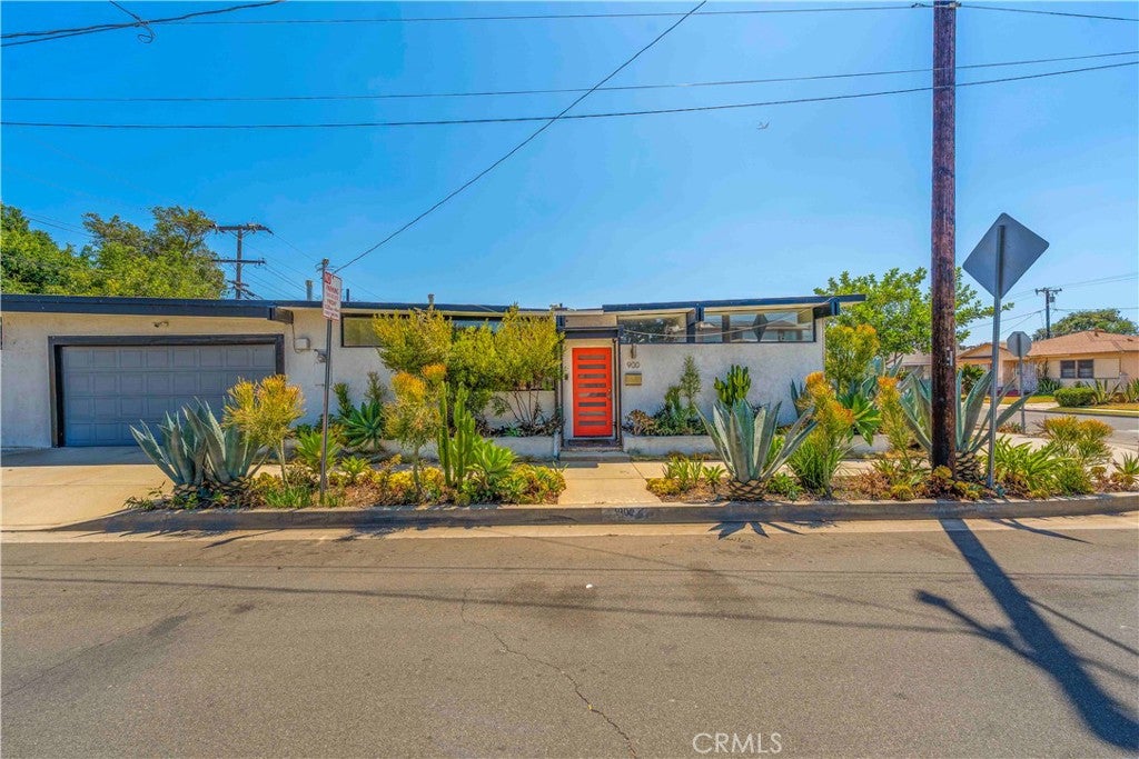 900 S 4th ST