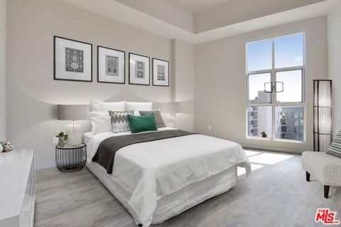 Photo of 1249 S Grand Avenue #413, Los Angeles, CA 90015 (MLS # 25626211)