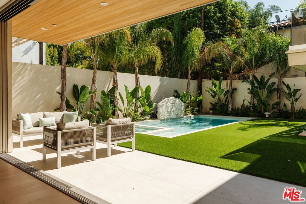 800 N La Jolla Avenue