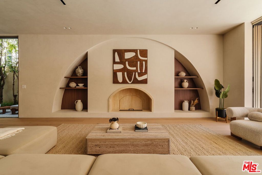 800 N La Jolla Avenue