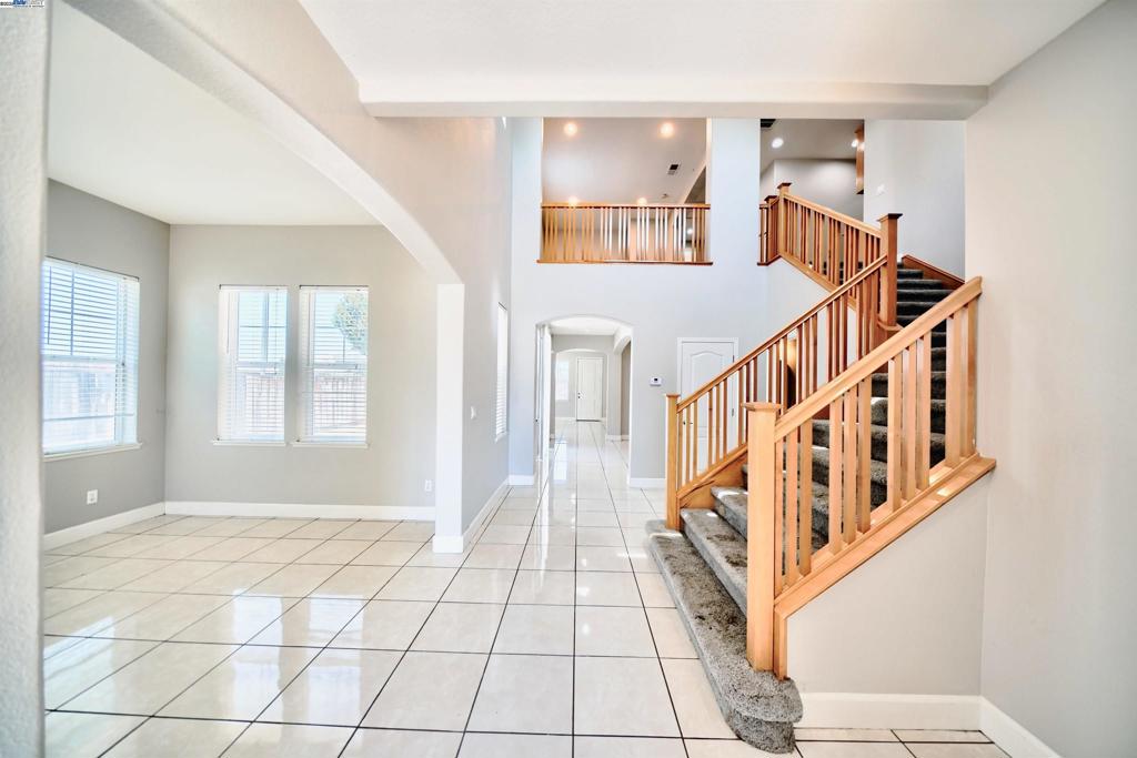 1069 Dry Creek Ct