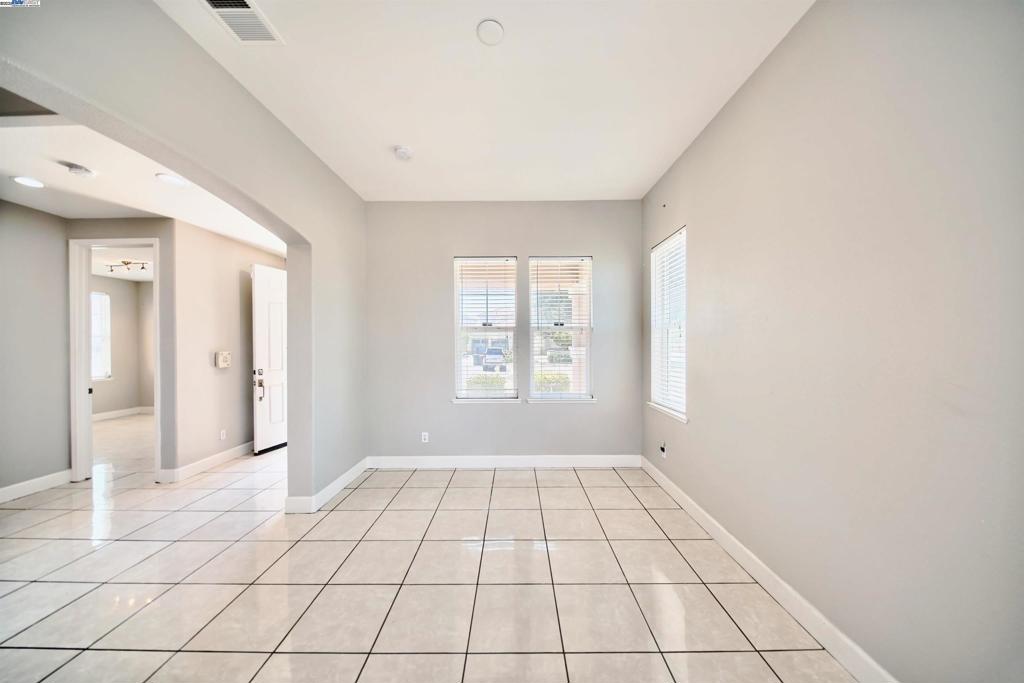 1069 Dry Creek Ct