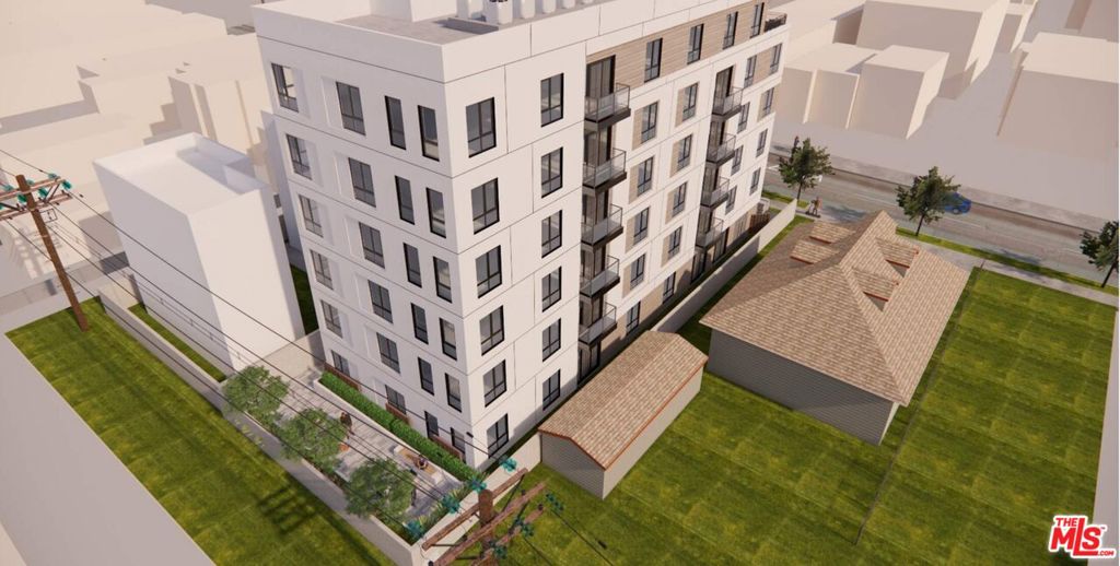 1158 W 37th Place