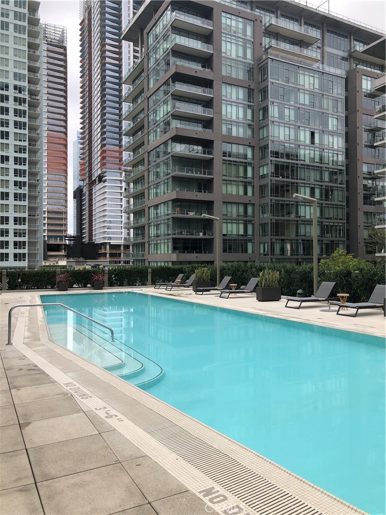 Welcome home to EVO #1605. Rent includes gas, water, trash, internet, and 1 assigned parking spot. This condo boasts a large 920 sq ft of luxury downtown living. This unit comes with 1 bed, 1 bath, washer/dryer, refrigerator, dishwasher, gas range, oven and a microwave. EVO has a pool, spa, bbq grills, pool lounge, gym, luxury rooftop lounge with city views, and 24 hour security/concierge. It has a high walkability score with Starbucks, retail stores, Ralphs, and Whole Foods within walking distance. Every Saturday there is a farmer's market on Grand for the locals to shop and enjoy.