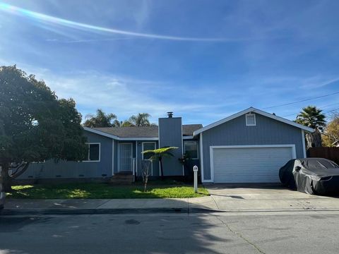 Photo of 28 Kadderly Lane, Watsonville, CA 95076 (MLS # 219140297DA)