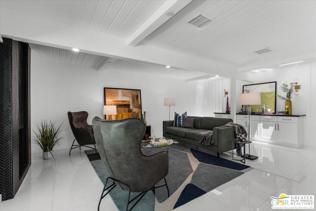 555 S Roxbury Drive