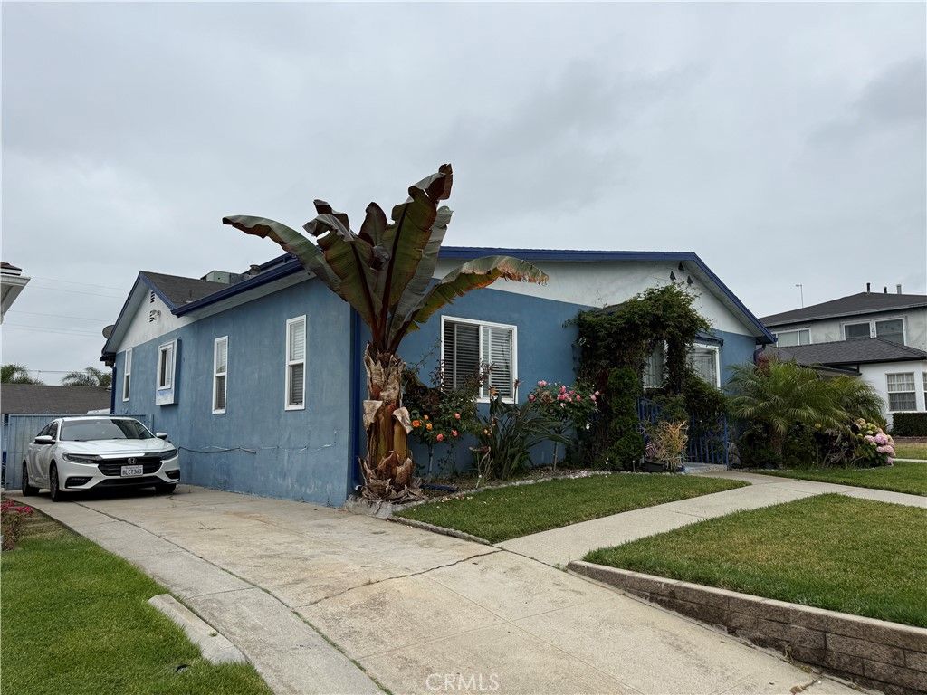 Photo of 4440 W 58th Pl, Los Angeles, CA 90043 (MLS # SR25223920)