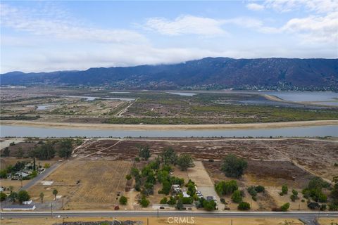 816 E Lakeshore Lake Elsinore CA 92530