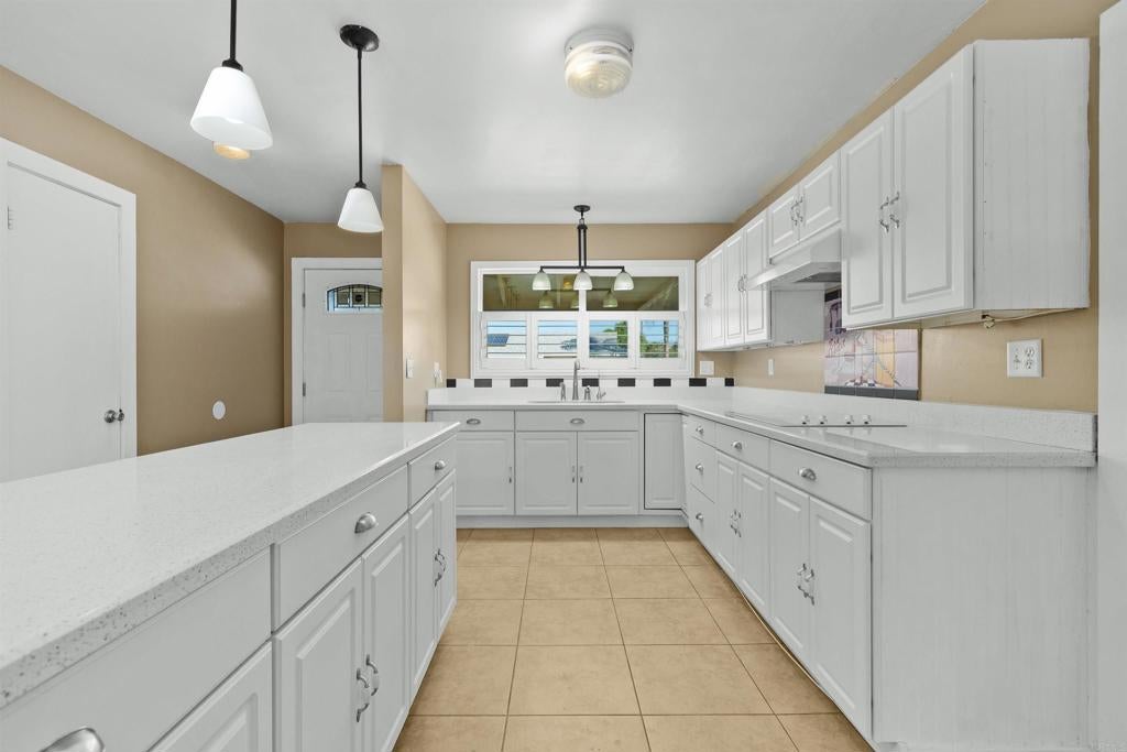 1401 W Mayberry