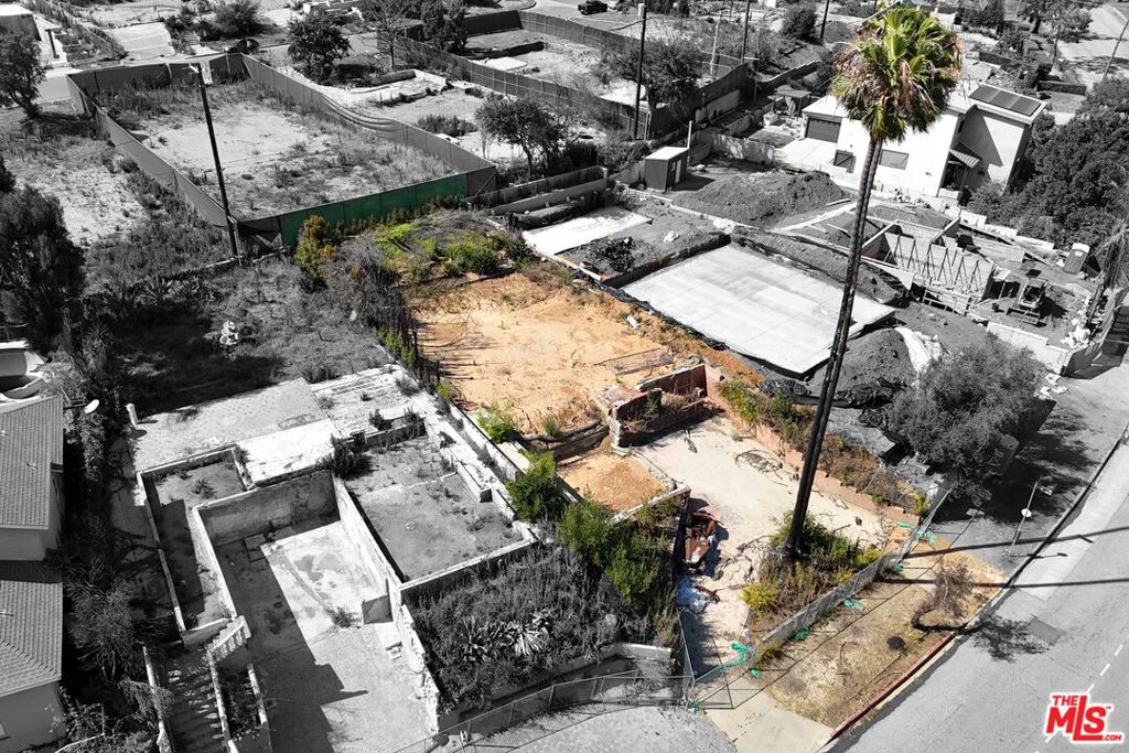 16827 W Sunset Boulevard