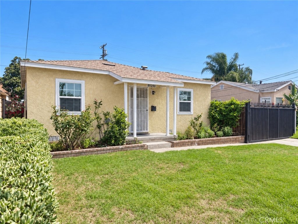 16517 Lakewood