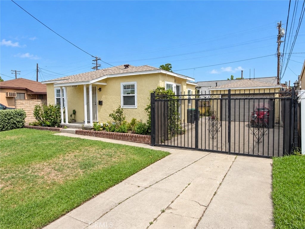 16517 Lakewood