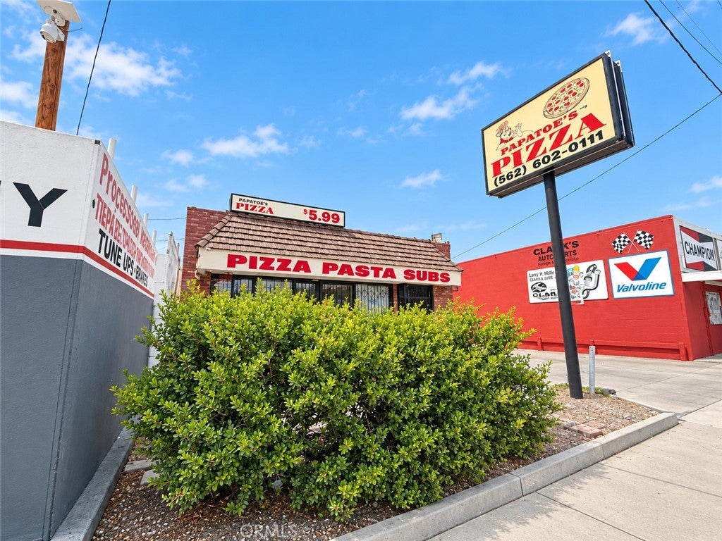 16517 Lakewood