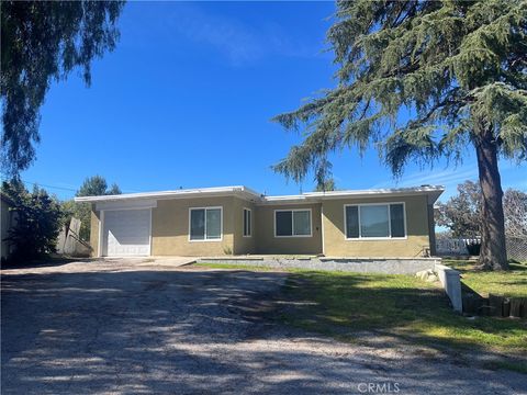 Photo of 12184 Gladys Ln, Yucaipa, CA 92399 (MLS # IV26040207)