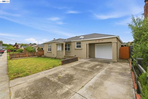 Photo of 2329 Vestal Ave Ave, Castro Valley, CA 94546 (MLS # 41131879)